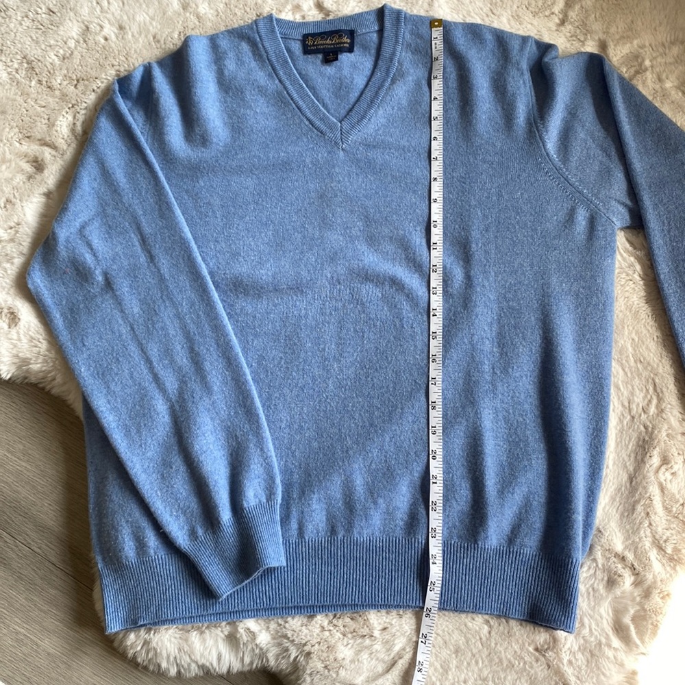 NWOT. Brooks Brothers 2-Ply Scottish Cashmere top. Made in Italy. Light blue
